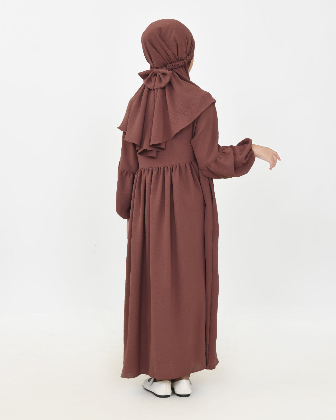 Abaya kids Hanah brown achterkant HijabHeela