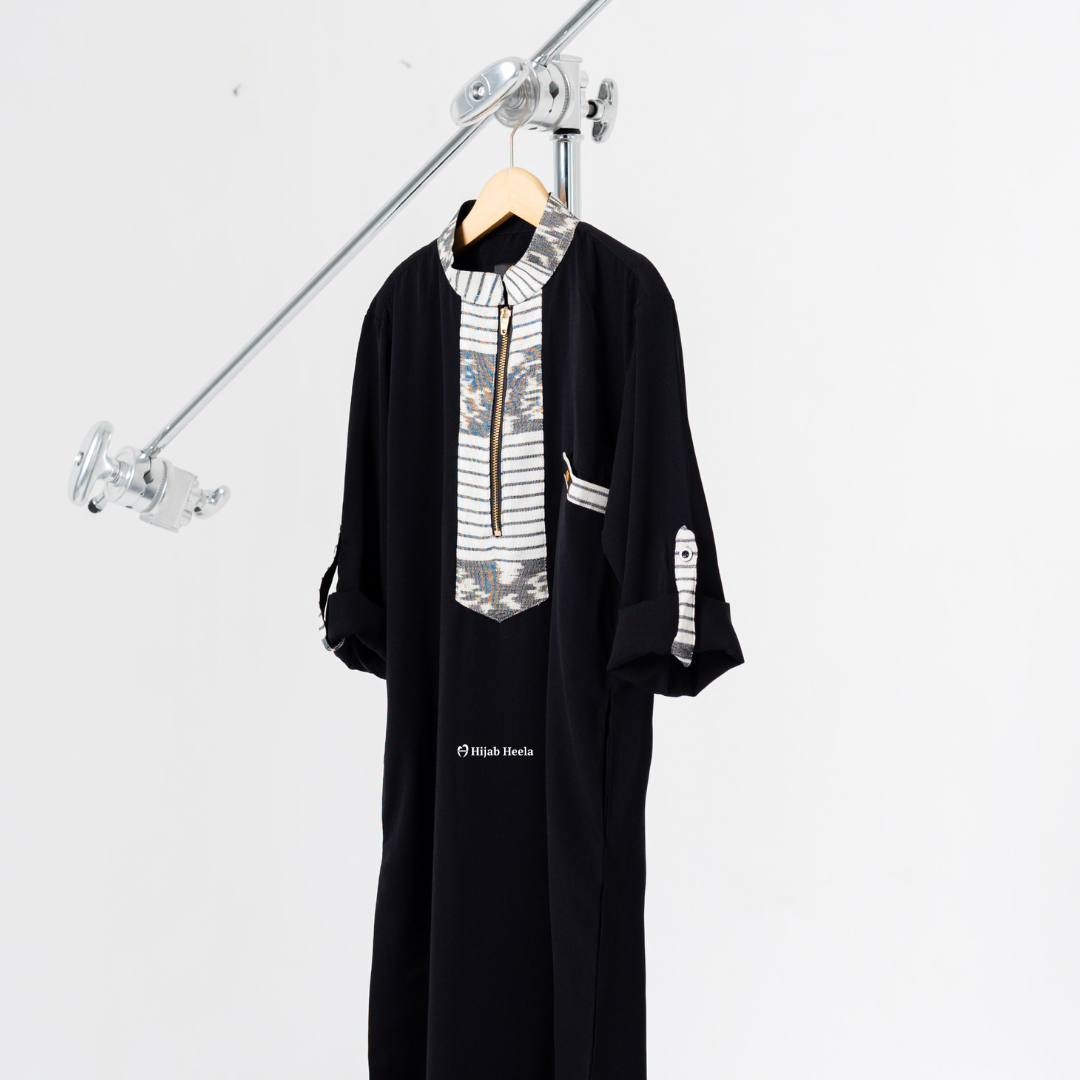 Qomees Jongen | Seraya