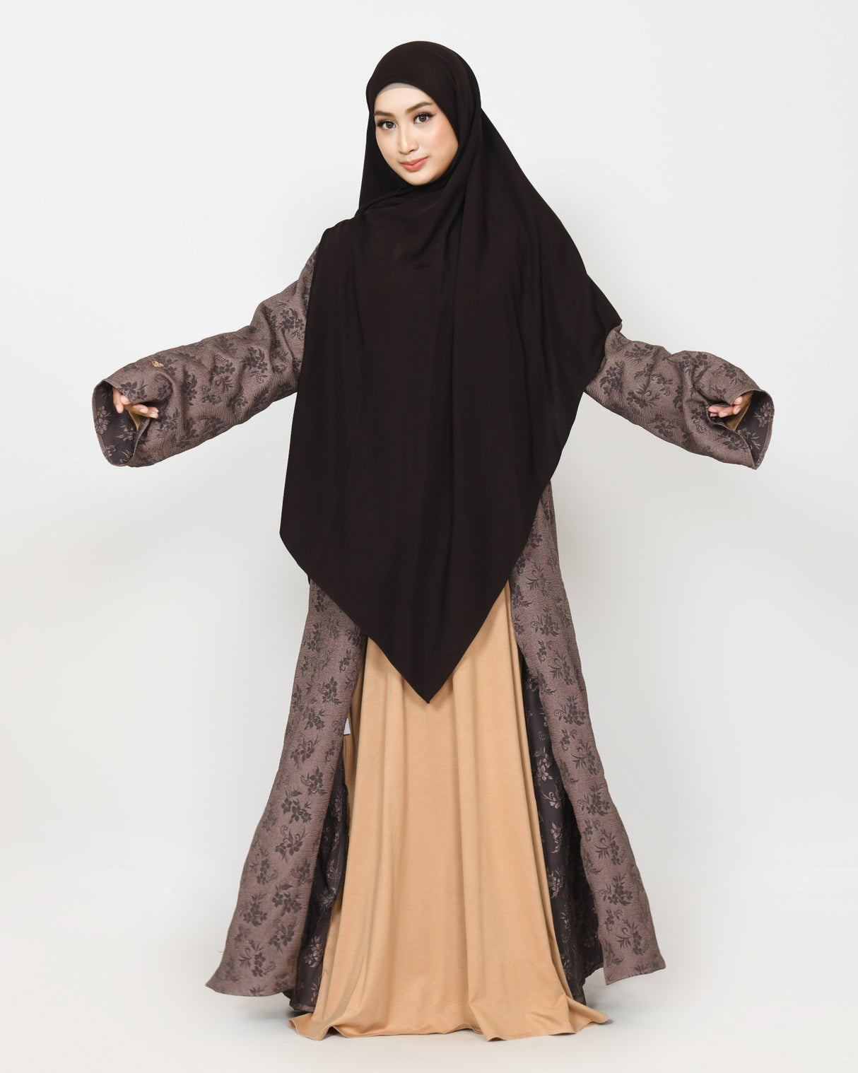 Outer Dames | Mireya