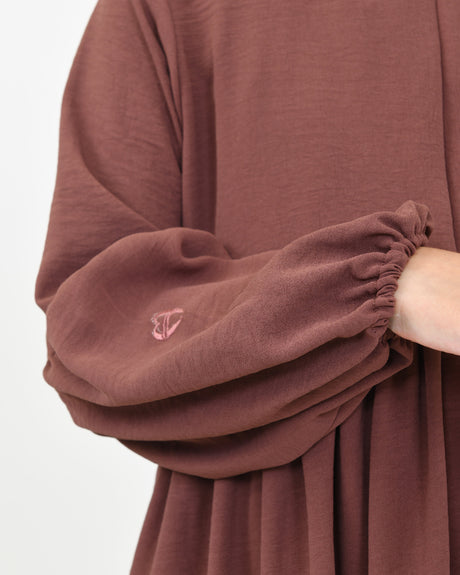 AbayaHanah brown detail mouwen hijabheela