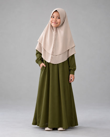 Abaya Ayumi voor meisjes – Dark Olive met Khimar Fitri Light Melon – Hijab Heela