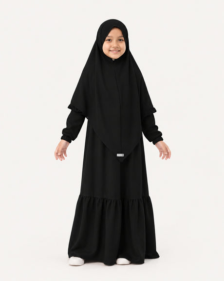 Abaya Saskia voor meisjes in black – vooraanzicht, Hijabheela