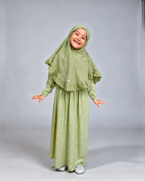 Abaya Semi voor meisjes – Green op model zonder watermerk – Hijab Heela