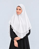 Khimar Dames Gaya white, damesmodel in andere pose, studiofoto