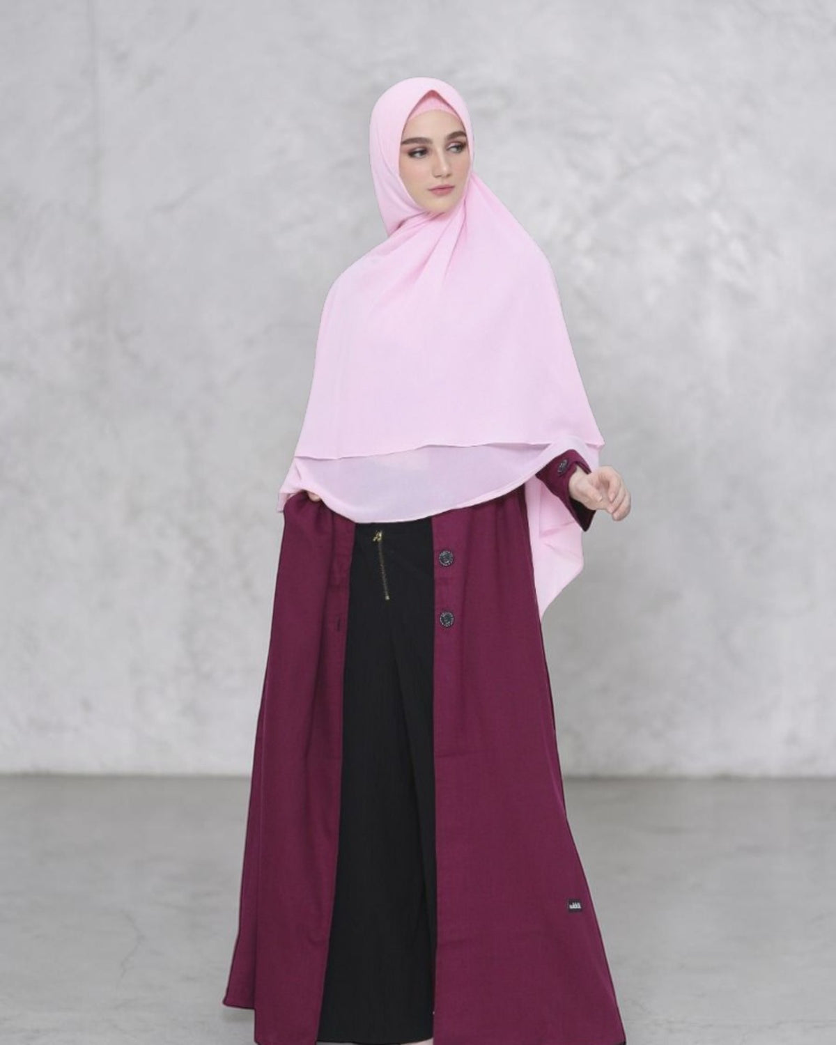 Khimar Dames – MH06 van Munira, productfoto 2. De afgebeelde abaya is niet inbegrepen.