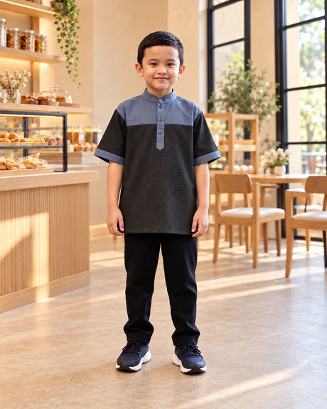 Koko Royal Kids black – jongen staand