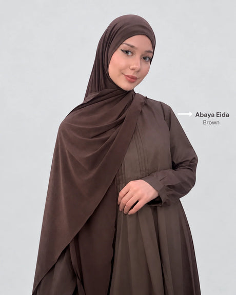 Pasmina Jersey Alika - dark brown model depan