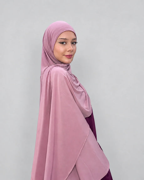 Pasmina Jersey Alika - dusty pink model zijaanzicht