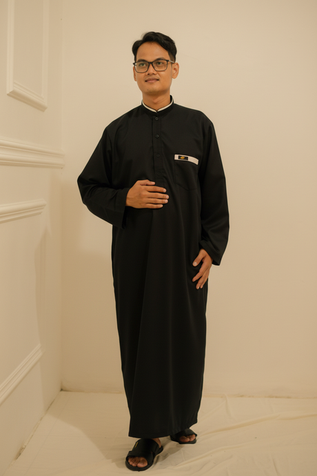 Qomees Al Fatih Black